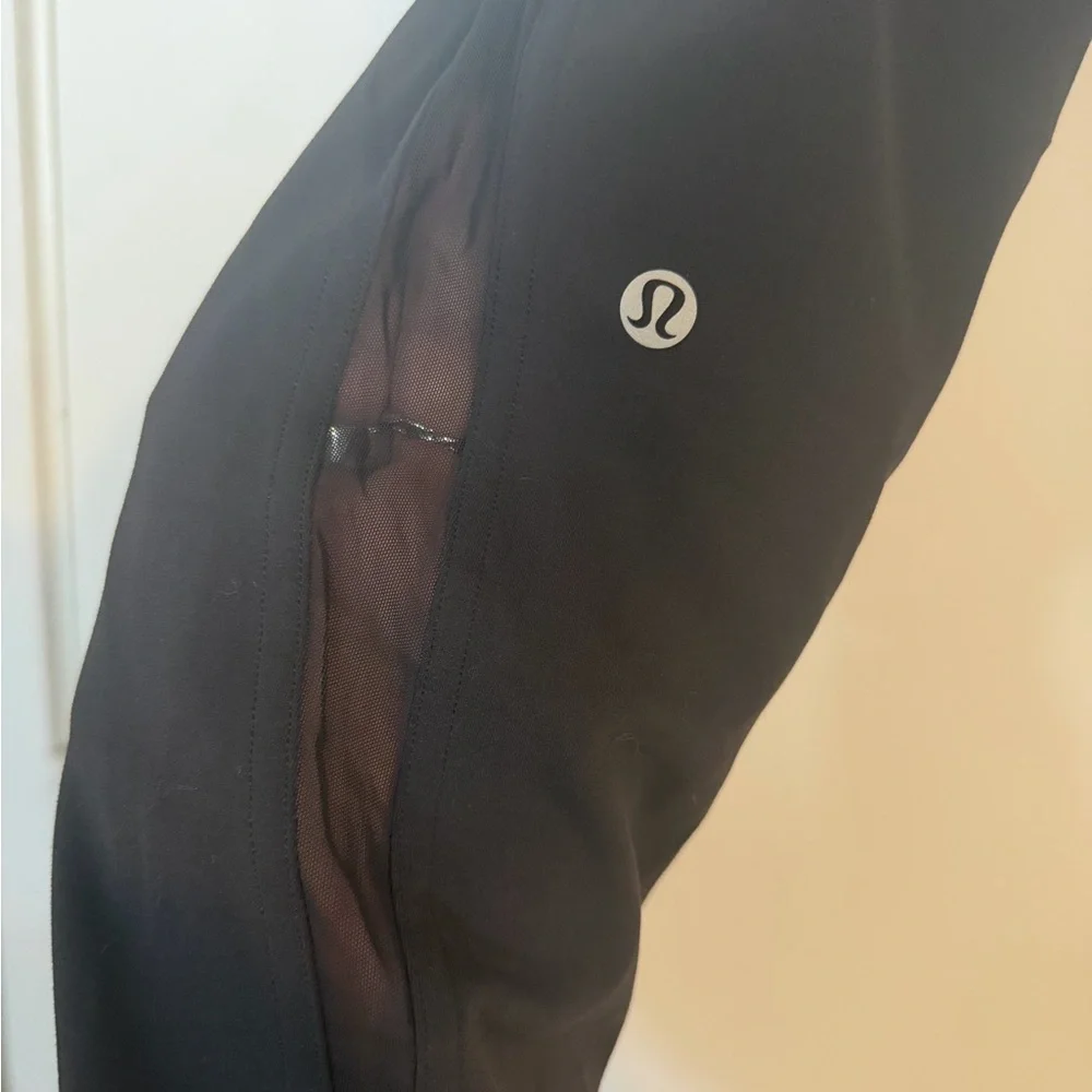 Lululemon wonder train 25 inch with mesh panel - Picture 2 of 3